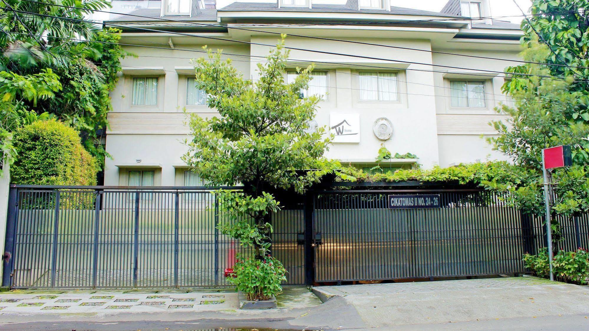 W Home Cikatomas Джакарта Екстериор снимка