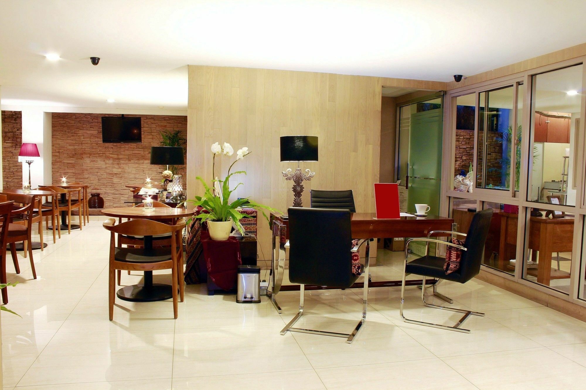 W Home Cikatomas Джакарта Екстериор снимка